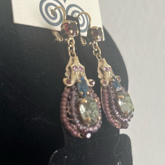 NWT Gorgeous earrings - Picture 5 of 8